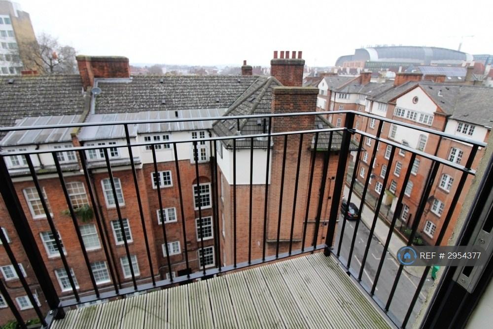 Apartment in London, Somers Town - View 4