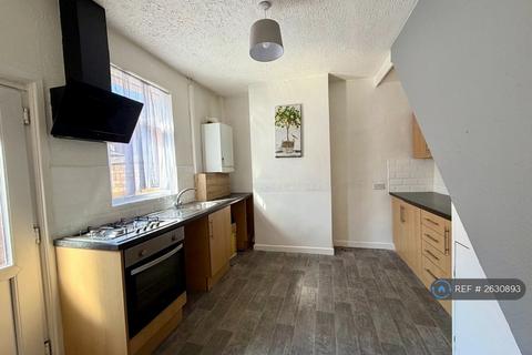 2 bedroom terraced house to rent, Tredgold St, Bolton, BL6