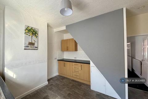 2 bedroom terraced house to rent, Tredgold St, Bolton, BL6