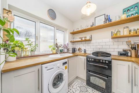 2 bedroom bungalow for sale, Beechcroft Avenue, Bexleyheath