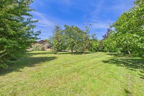6 bedroom detached bungalow for sale, Quiet backwater within Kingston Seymour