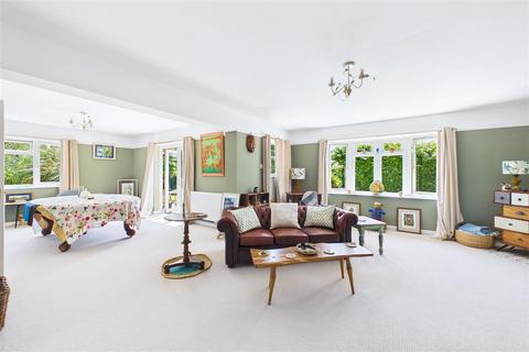 6 bedroom detached bungalow for sale, Quiet backwater within Kingston Seymour