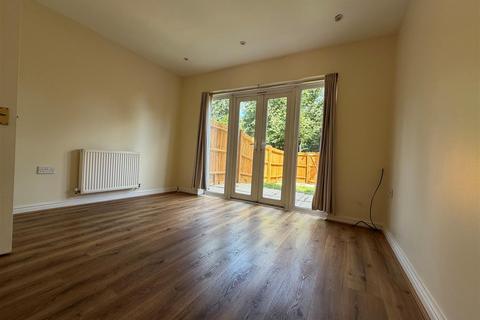 4 bedroom house to rent, Blackthorn Road, Ilford