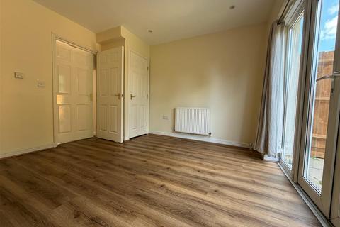 4 bedroom house to rent, Blackthorn Road, Ilford