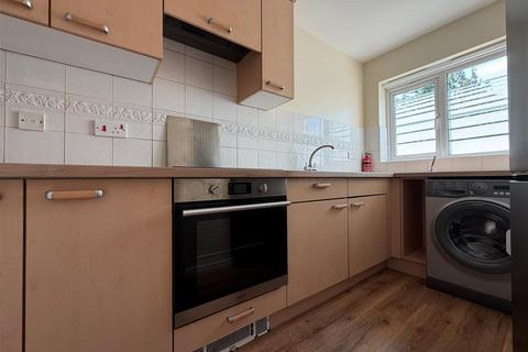 4 bedroom house to rent, Blackthorn Road, Ilford