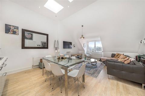 3 bedroom flat for sale, Dartmouth Road, London NW2