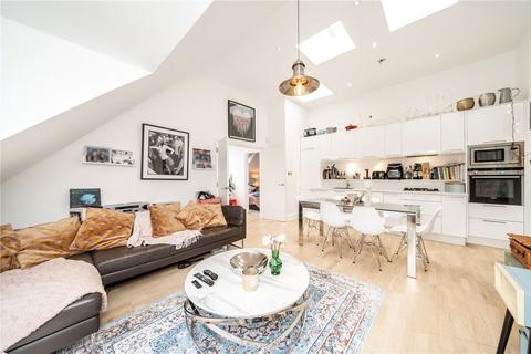 3 bedroom flat for sale, Dartmouth Road, London NW2