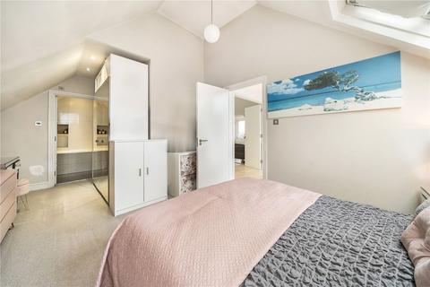 3 bedroom flat for sale, Dartmouth Road, London NW2