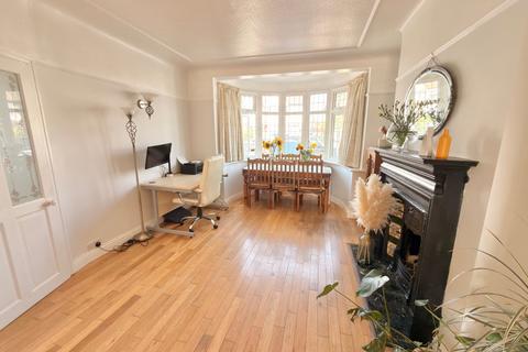 4 bedroom semi-detached house for sale, Ivanhoe Drive, Harrow HA3