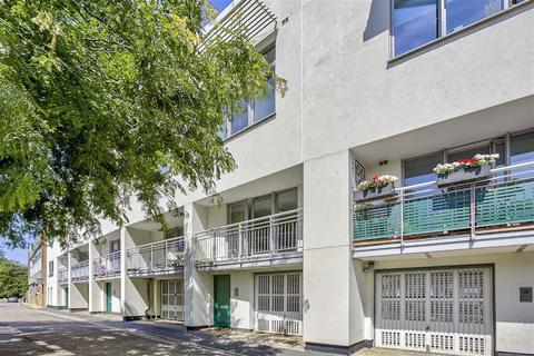 2 bedroom flat for sale, Vineyard Path, London SW14