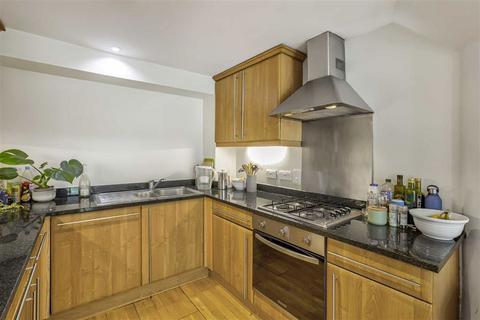 2 bedroom flat for sale, Vineyard Path, London SW14