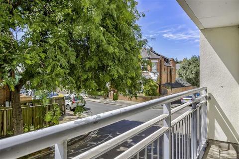 2 bedroom flat for sale, Vineyard Path, London SW14
