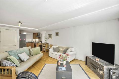 2 bedroom flat for sale, Vineyard Path, London SW14