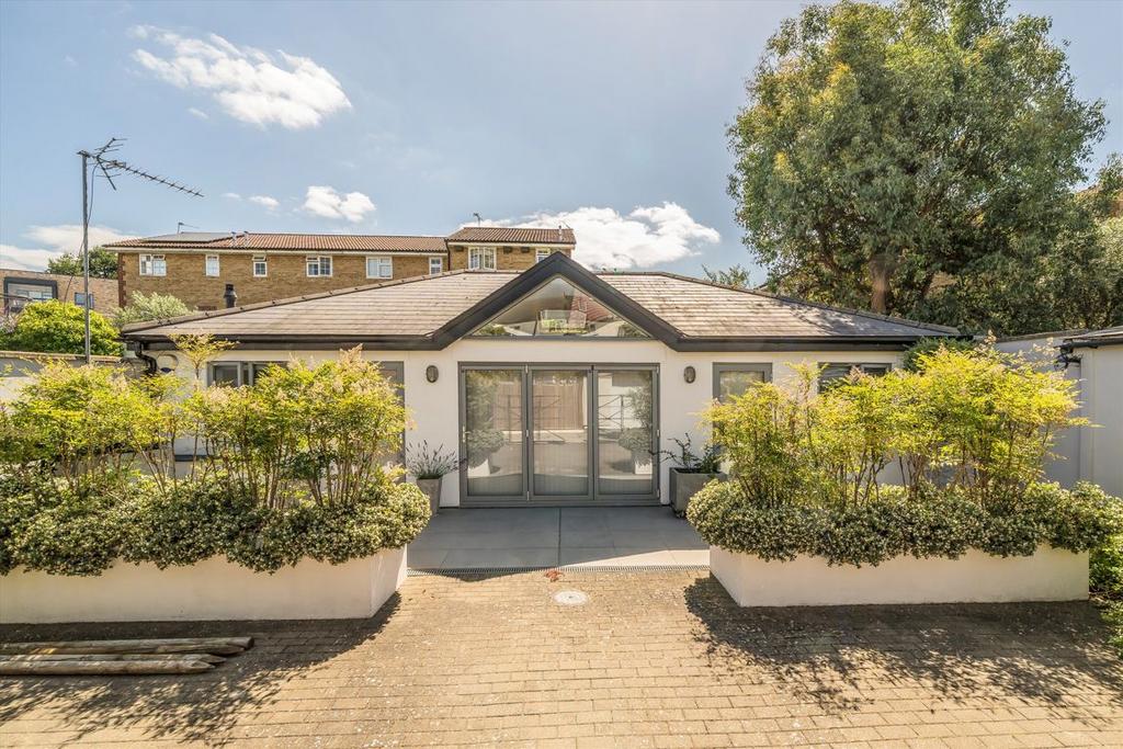Detached house exterior, driveway