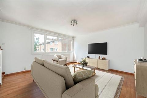 2 bedroom maisonette for sale, Lyme Farm Road, London SE12