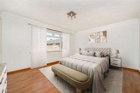 2 bedroom maisonette for sale, Lyme Farm Road, London SE12