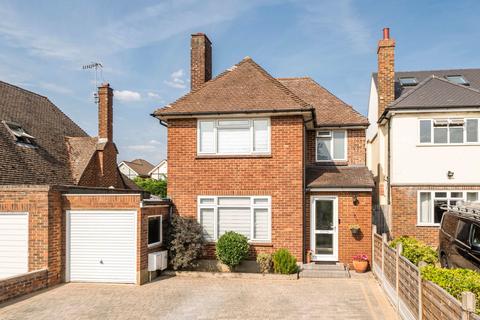 Chiltern Avenue, Bushey WD23