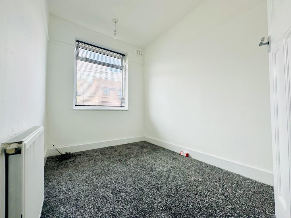 Apartment in Dagenham - View 2