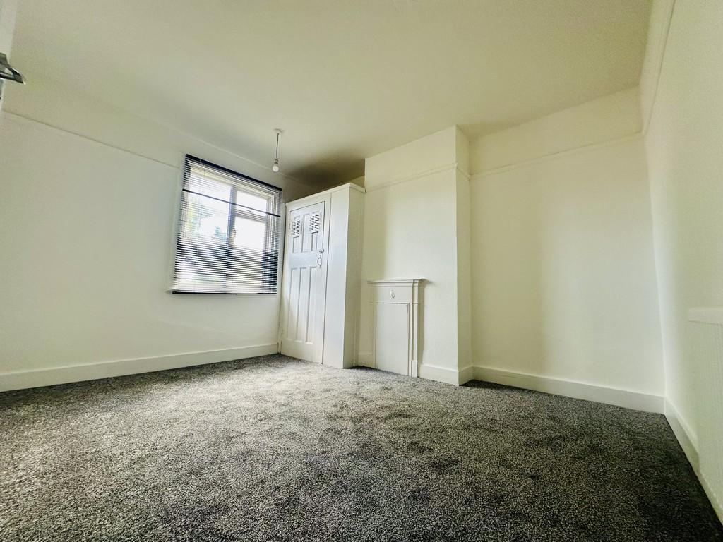 Apartment in Dagenham - View 3