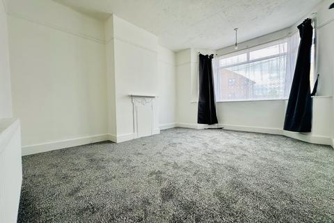 2 bedroom flat to rent, Blossom Close, Dagenham