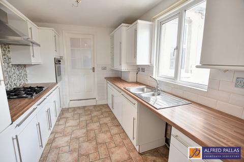 3 bedroom flat for sale, Julian Street, Lawe Top