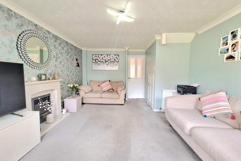 2 bedroom house to rent, Mallow Close, Gravesend, DA11