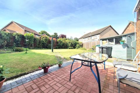 2 bedroom house to rent, Mallow Close, Gravesend, DA11