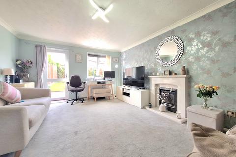 2 bedroom house to rent, Mallow Close, Gravesend, DA11