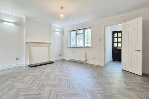 3 bedroom detached house to rent, Staines Square, Dunstable, LU6
