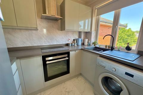 2 bedroom flat for sale, Metcalfe Drive, Stockport SK6