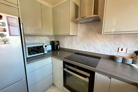 2 bedroom flat for sale, Metcalfe Drive, Stockport SK6