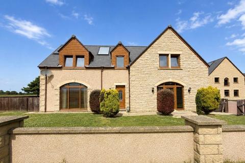 4 bedroom end of terrace house for sale - Calcots Road, Moray IV30