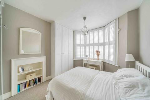 2 bedroom flat for sale, Ferndale Road, Clapham, London, SW4