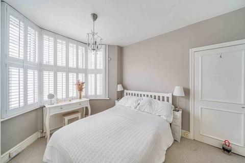 2 bedroom flat for sale, Ferndale Road, Clapham, London, SW4