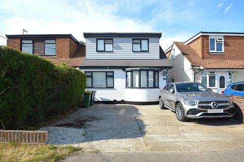 4 bedroom chalet for sale, Somerset Avenue, Rochford