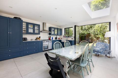 Hadyn Park Road W12