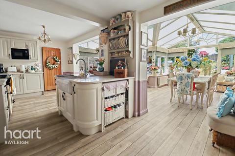 4 bedroom semi-detached house for sale, Hockley Road, Rayleigh