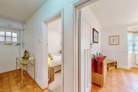2 bedroom flat to rent, Denison Close, Hampstead Garden Suburb, N2