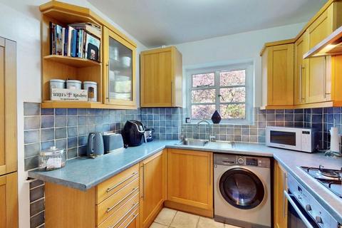 2 bedroom flat to rent, Denison Close, Hampstead Garden Suburb, N2