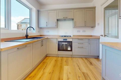 4 bedroom semi-detached house for sale, Cromwell Court, Blaydon-On-Tyne NE21