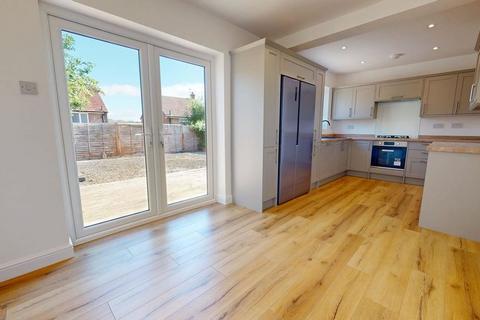 4 bedroom semi-detached house for sale, Cromwell Court, Blaydon-On-Tyne NE21