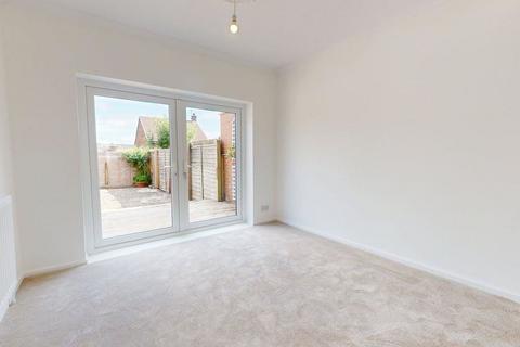 4 bedroom semi-detached house for sale, Cromwell Court, Blaydon-On-Tyne NE21