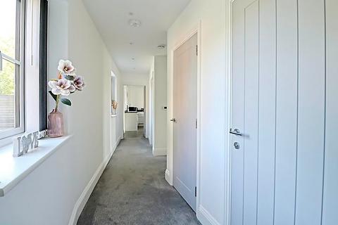 2 bedroom apartment for sale, Essex Way, South Benfleet
