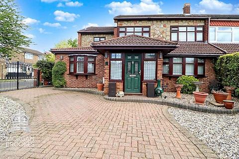 4 bedroom terraced house for sale, Virginia Close, Benfleet