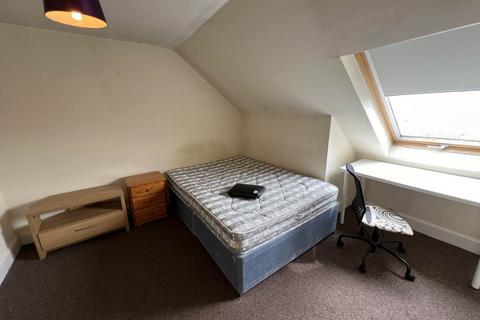 4 bedroom flat to rent, 12 2/2 Perth Road, ,