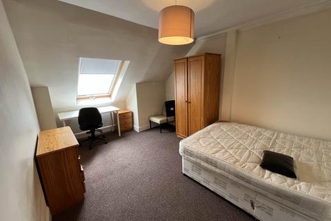4 bedroom flat to rent, 12 2/2 Perth Road, ,