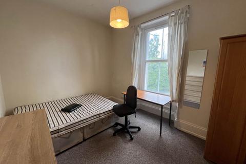 4 bedroom flat to rent, 12 2/2 Perth Road, ,