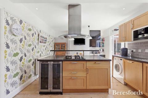 4 bedroom semi-detached house for sale, Westwood Avenue, Brentwood, CM14