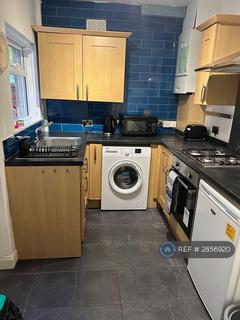 3 bedroom terraced house to rent, Maurice St, Salford, M6