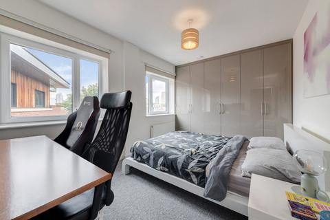 2 bedroom flat for sale, Dreadnought Court, Surrey Quays, London, SE8